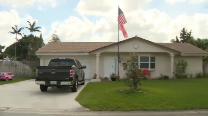 Bombeiro e esposa culpam a religião pela maneira perturbadora como mantiveram a filha por anos