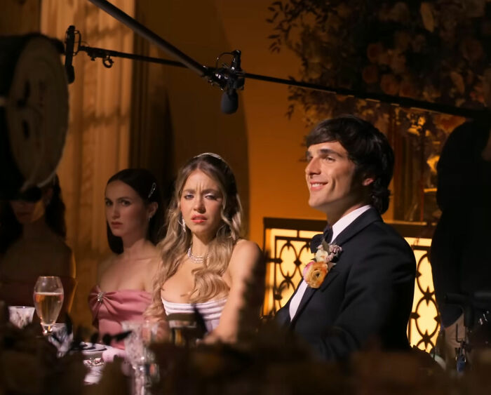 O visual de Sydney Sweeney pela estreia de 'Euphoria' é brutalmente torrado após notificação dos fãs, escolha incomum O visual de Sydney Sweeney pela estreia de 'Euphoria' é brutalmente torrado após notificação dos fãs, escolha incomum