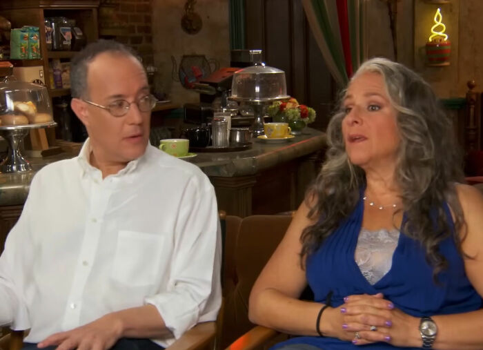 Lisa Kudrow faz afirmações contundentes sobre os escritores de 'Friends'