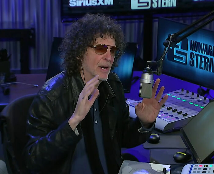 Processo de rescisão injusta revela regras bizarras de Howard Stern para funcionários Processo de rescisão injusta revela regras bizarras de Howard Stern para funcionários