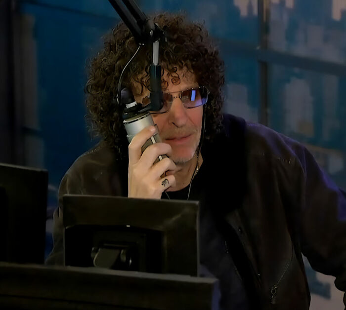 Processo de rescisão injusta revela regras bizarras de Howard Stern para funcionários Processo de rescisão injusta revela regras bizarras de Howard Stern para funcionários