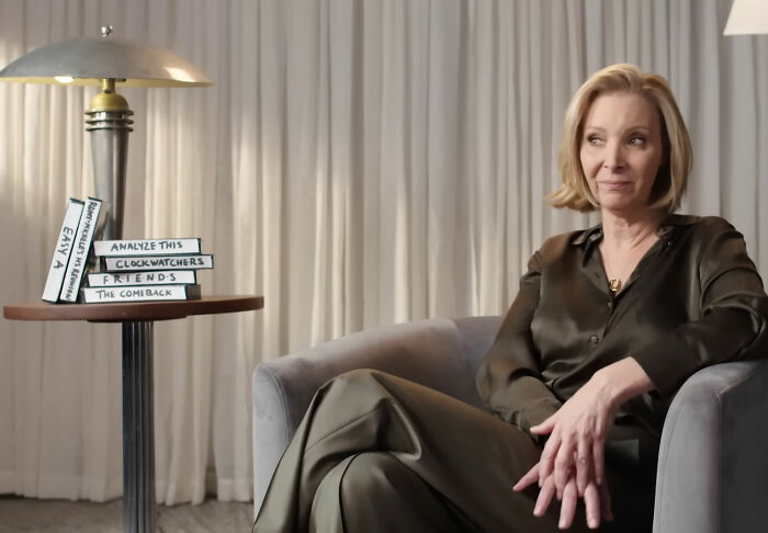 Lisa Kudrow faz afirmações contundentes sobre os escritores de 'Friends'
