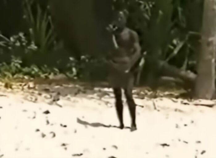 Grande atualização sobre turista preso por tentar alcançar a 'tribo mais isolada do mundo' para entregar uma lata de Coca-Cola