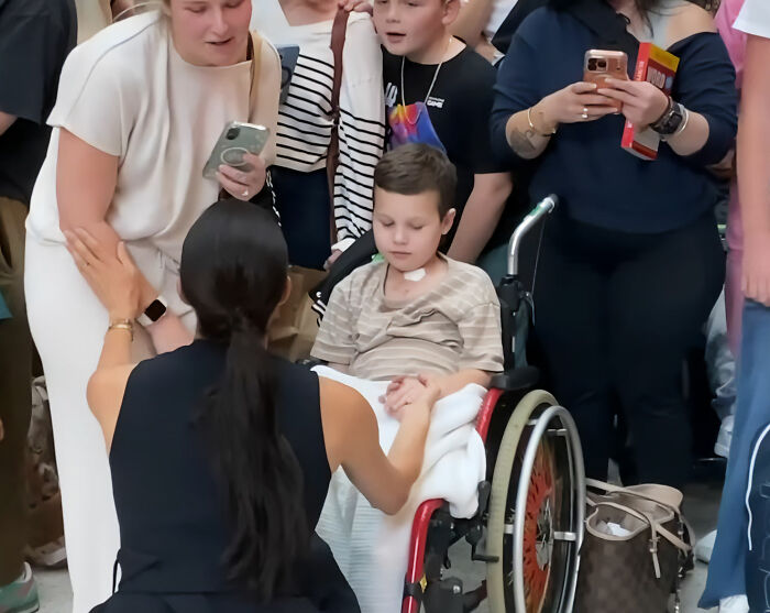 "Why Is This Being Allowed?" Meghan Markle's Behavior On Australian Tour Sparks Backlash "Why Is This Being Allowed?" Meghan Markle's Behavior On Australian Tour Sparks Backlash