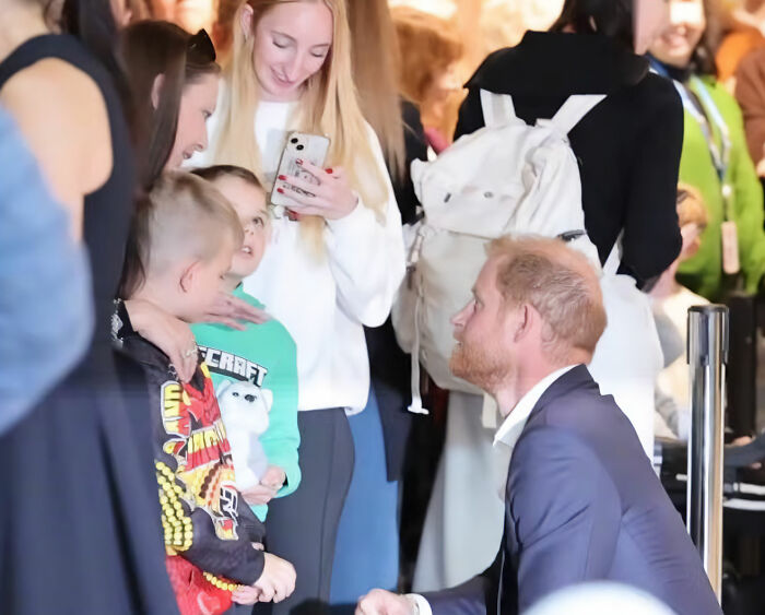 "Why Is This Being Allowed?" Meghan Markle's Behavior On Australian Tour Sparks Backlash "Why Is This Being Allowed?" Meghan Markle's Behavior On Australian Tour Sparks Backlash