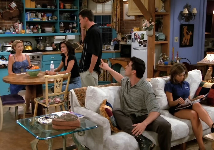 Lisa Kudrow faz afirmações contundentes sobre os escritores de 'Friends'