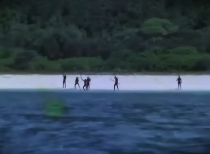 Grande atualização sobre turista preso por tentar alcançar a 'tribo mais isolada do mundo' para entregar uma lata de Coca-Cola