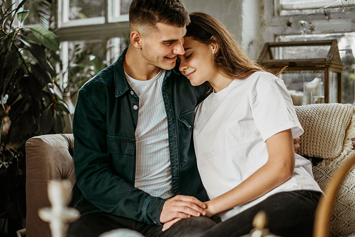 Woman Keeps &ldquo;Accidentally&rdquo; Exposing Herself Around Friend&rsquo;s Boyfriend, Friendship Implodes