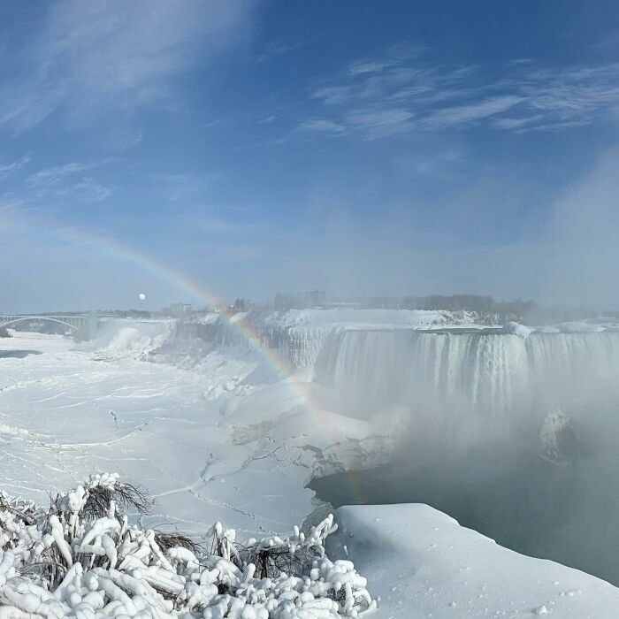 35 Stunning Photos From The 2026 Niagara Frozen Falls Contest Show Winter At Its Most Magical
