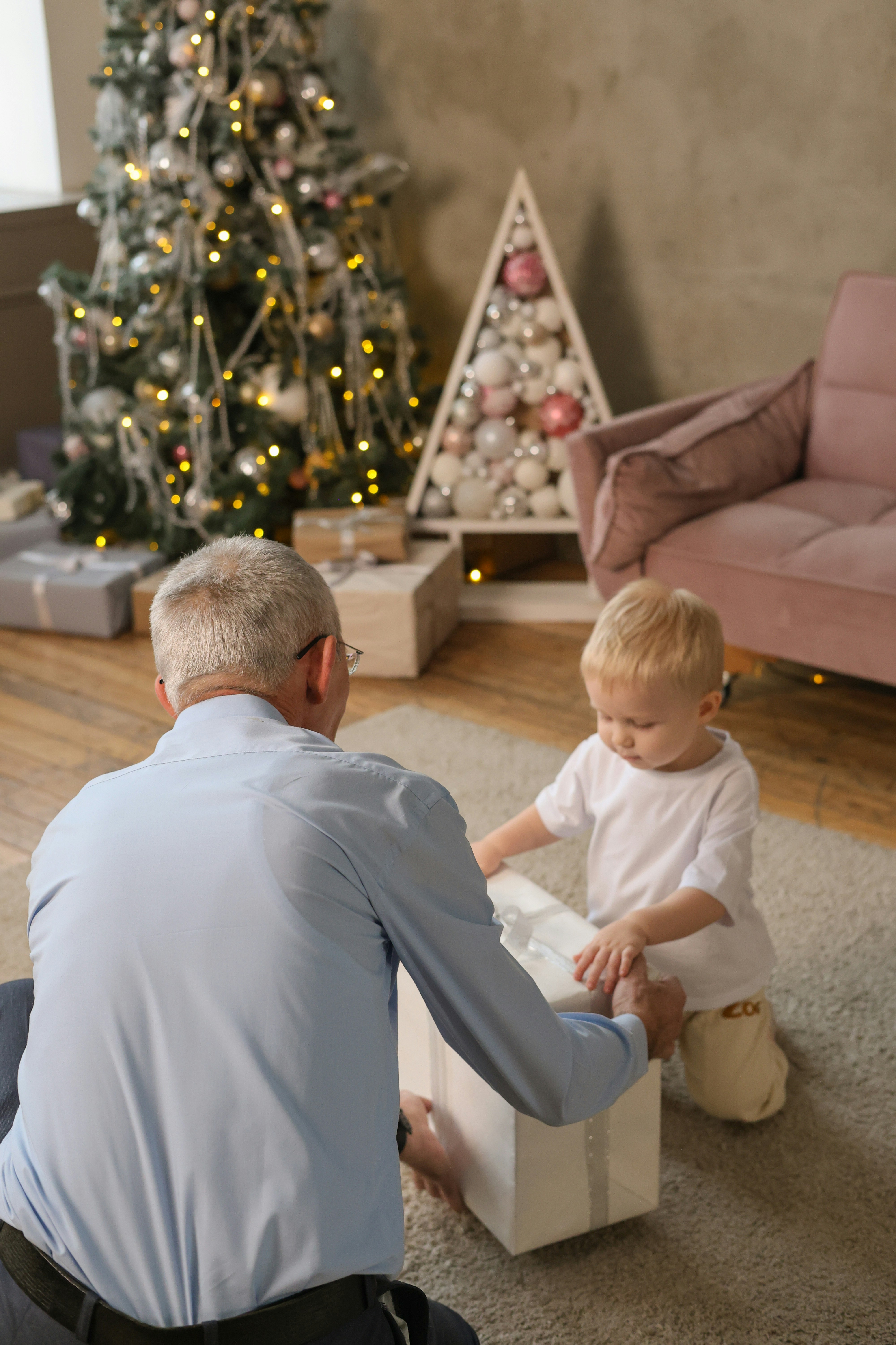 “I Remember How Disappointing It Was”: Woman Confronts Uncle For Gifting Kids “Pictures” Of Trips Instead Of Reality