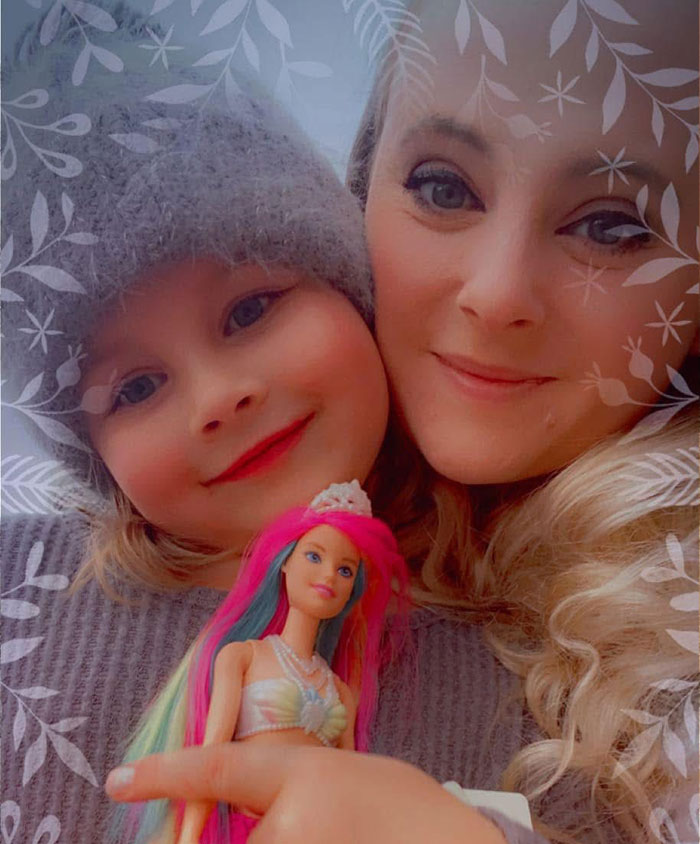 Novas imagens arrepiantes de Athena Strand momentos antes de sua morte, reveladas enquanto o motorista da FedEx faz um apelo chocante