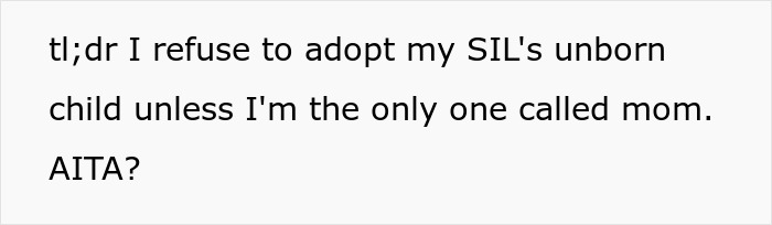 Texto na tela sobre uma mulher que se recusa a adotar o filho ainda não nascido de sua cunhada, a menos que ela seja a única mãe.