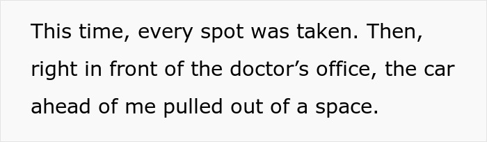 Homem falta à consulta médica depois de brigar com uma senhora idosa por causa de uma vaga no estacionamento, levando ao envolvimento da polícia.