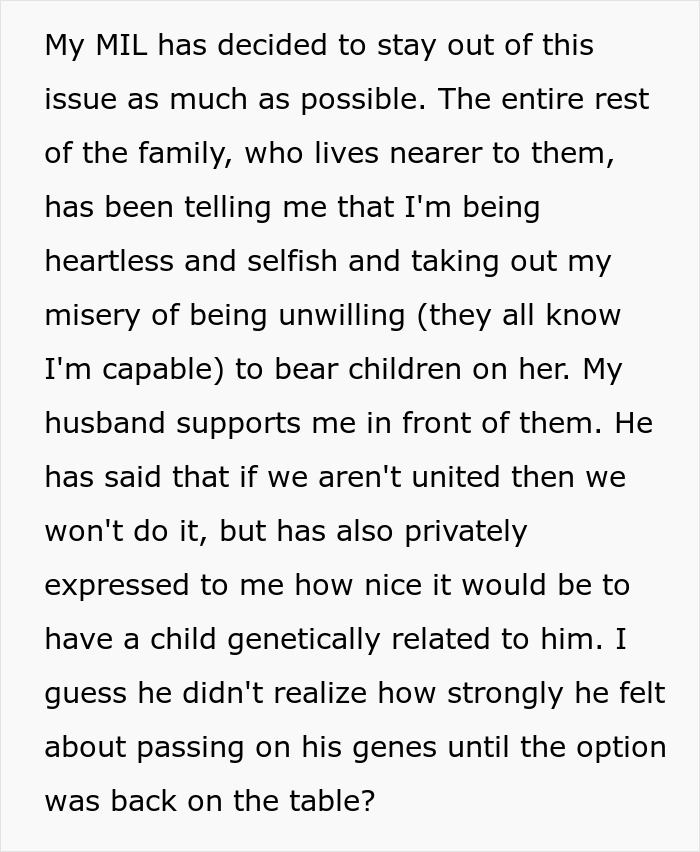 Trecho de texto sobre uma mulher querendo que seu bebê fosse adotado pelo irmão e conflitos com a cunhada por causa da maternidade.