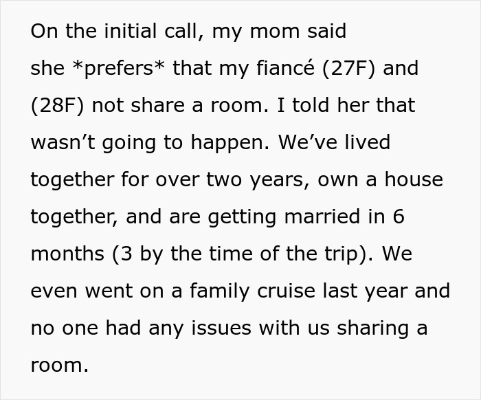 Texto discutindo a mãe de uma mulher controlando seu modo de dormir com sua futura esposa, apesar de seu relacionamento de longo prazo.