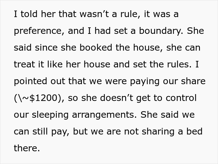 Trecho de texto mostrando a disputa de uma mulher sobre os arranjos de dormir controlados por sua mãe em meio aos planos de casamento.