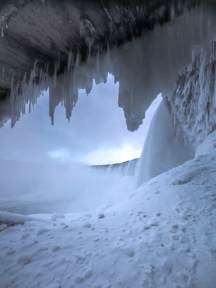 35 Stunning Photos From The 2026 Niagara Frozen Falls Contest Show Winter At Its Most Magical