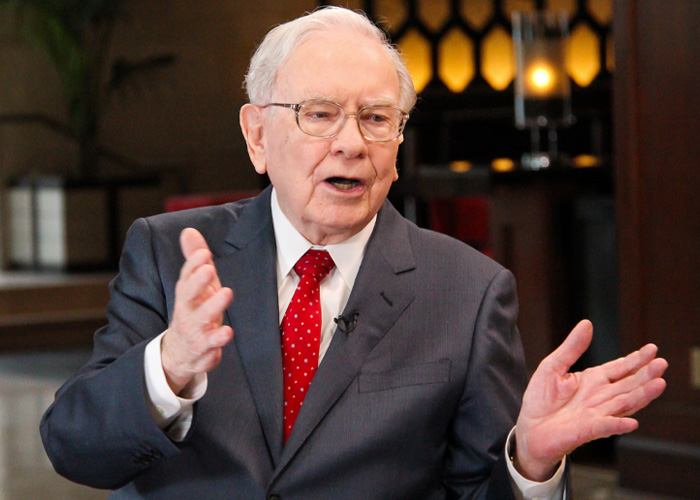 A Berkshire Hathaway de Warren Buffett tem feito um movimento silencioso que preocupa os investidores