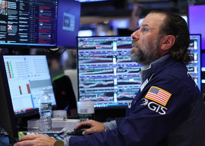 A Berkshire Hathaway de Warren Buffett tem feito um movimento silencioso que preocupa os investidores