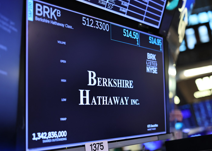 A Berkshire Hathaway de Warren Buffett tem feito um movimento silencioso que preocupa os investidores