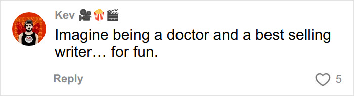 Autor de best-seller choca os fãs ao revelar a verdadeira identidade após 13 anos de vida dupla Autor de best-seller choca os fãs ao revelar a verdadeira identidade após 13 anos de vida dupla