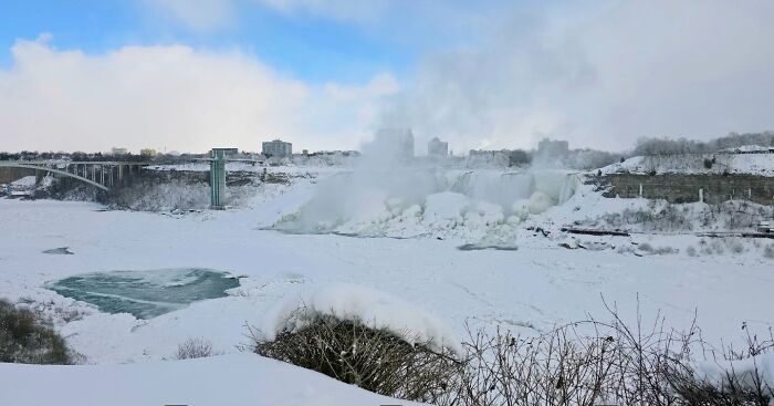 35 Stunning Photos From The 2026 Niagara Frozen Falls Contest Show Winter At Its Most Magical