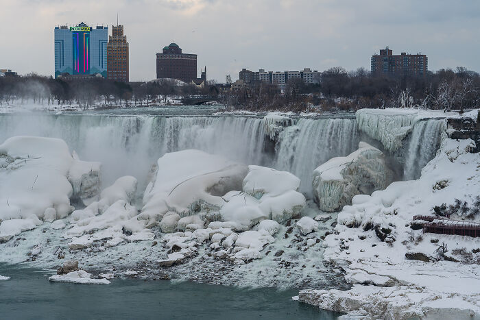 35 Stunning Photos From The 2026 Niagara Frozen Falls Contest Show Winter At Its Most Magical