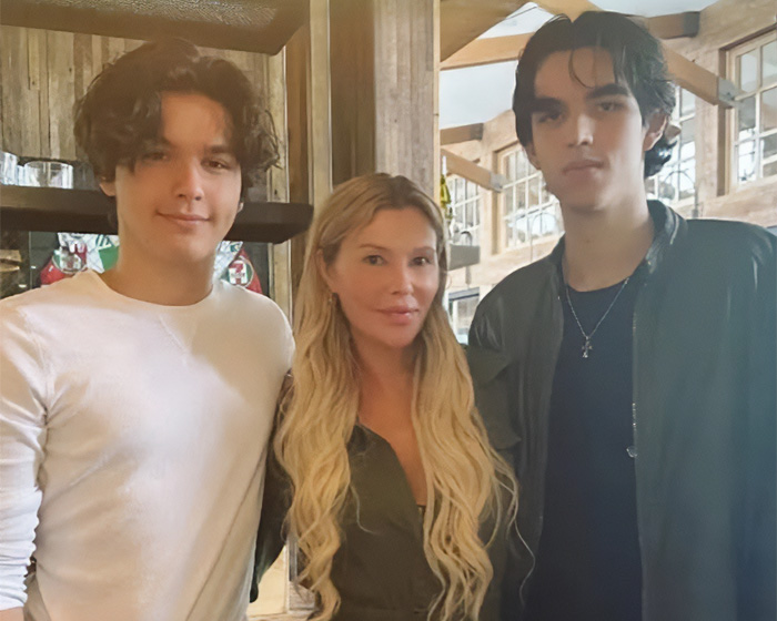 Brandi Glanville correu para atendimento de urgência depois de tentar a perigosa tendência médica do TikTok Brandi Glanville correu para atendimento de urgência depois de tentar a perigosa tendência médica do TikTok