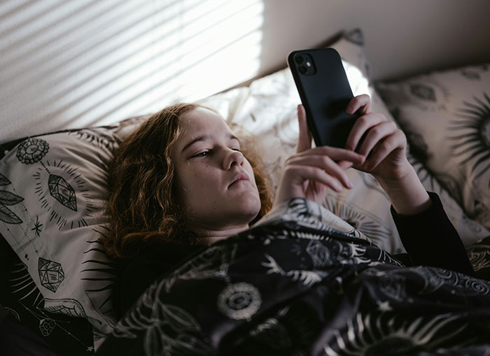 Man Refuses To Let His Estranged Brother Back Into His Life, Their Mom Tries To Force A Reunion