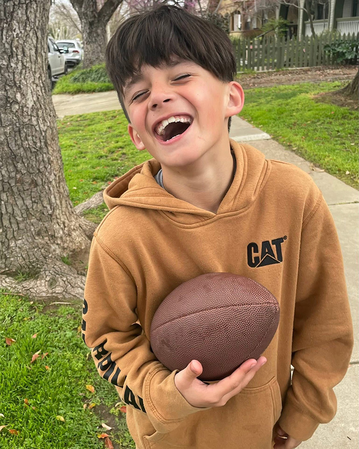 Passado preocupante do pai que acabou com a vida do filho nas superfícies do banheiro do aeroporto enquanto o vovô revela por que ele previu que isso aconteceria