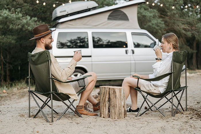 Man Tries To Ignore Gut Feeling About Wife And Her Male Coworker, Finally Snoops On Her Phone