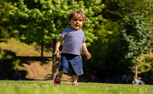 Mom Allows 3YO Child To Go Into People’s Homes, Neighbor Loses It When The Toddler Enters Her House