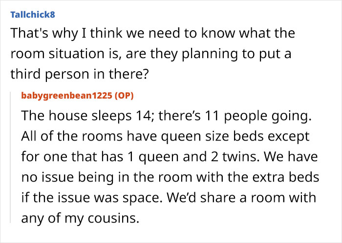 Conversa no fórum sobre uma mulher que enfrenta o dilema de a mãe controlar seu arranjo de dormir com a futura esposa.