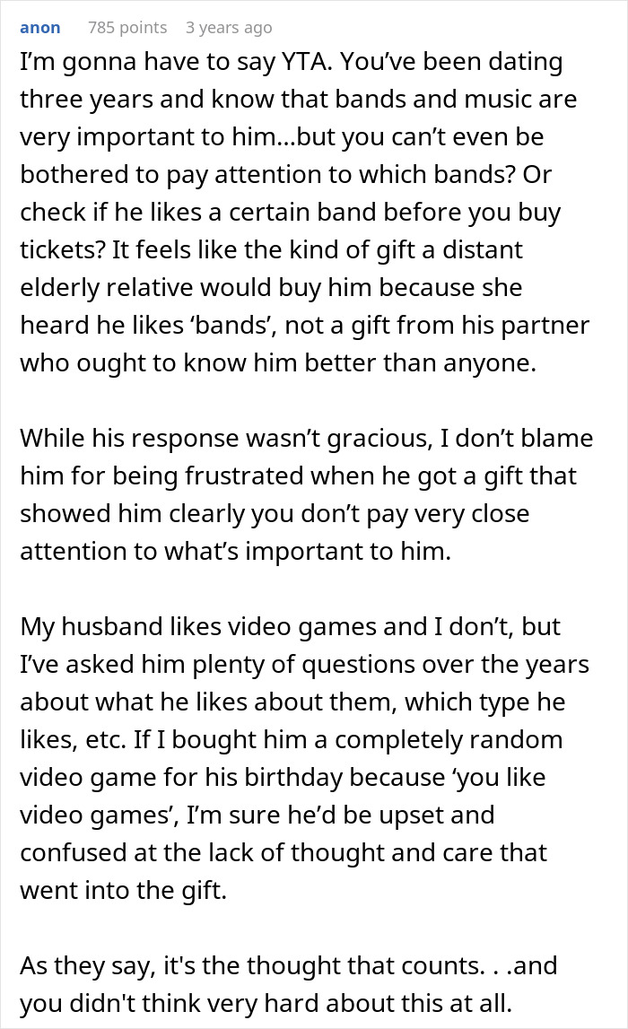 Reddit comment discussing a woman buying concert tickets for boyfriend who loves bands and his disappointed reaction.