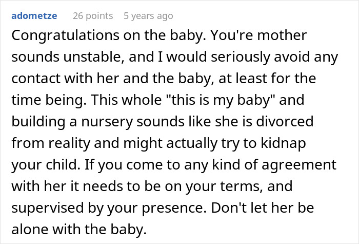 Alt text: Online comment warning about mom&rsquo;s creepy behavior and unstable mental state towards her baby, raising concerns of psychotic actions.