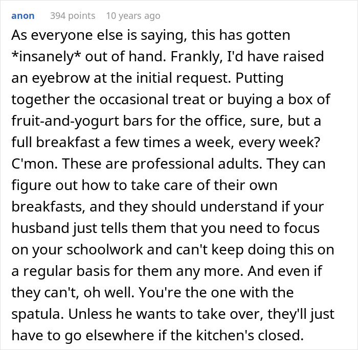 A Reddit comment on a post about a husband blowing up at his wife for cooking breakfast for his colleagues.