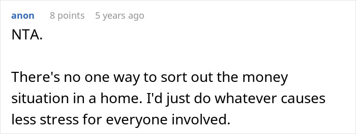 A Reddit comment stating "NTA" and suggesting flexible ways to split finances, relevant to men turning tables on girlfriends.