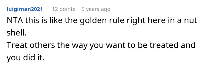 A Reddit comment saying NTA and comparing the situation to the golden rule, relevant to refusing to split finances.