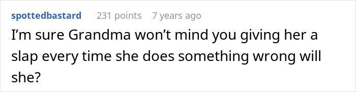 Uma captura de tela de um comentário dizendo: "Tenho certeza que a vovó não vai se importar que você dê um tapa nela toda vez que ela fizer algo errado, não é?" discutindo palmadas.