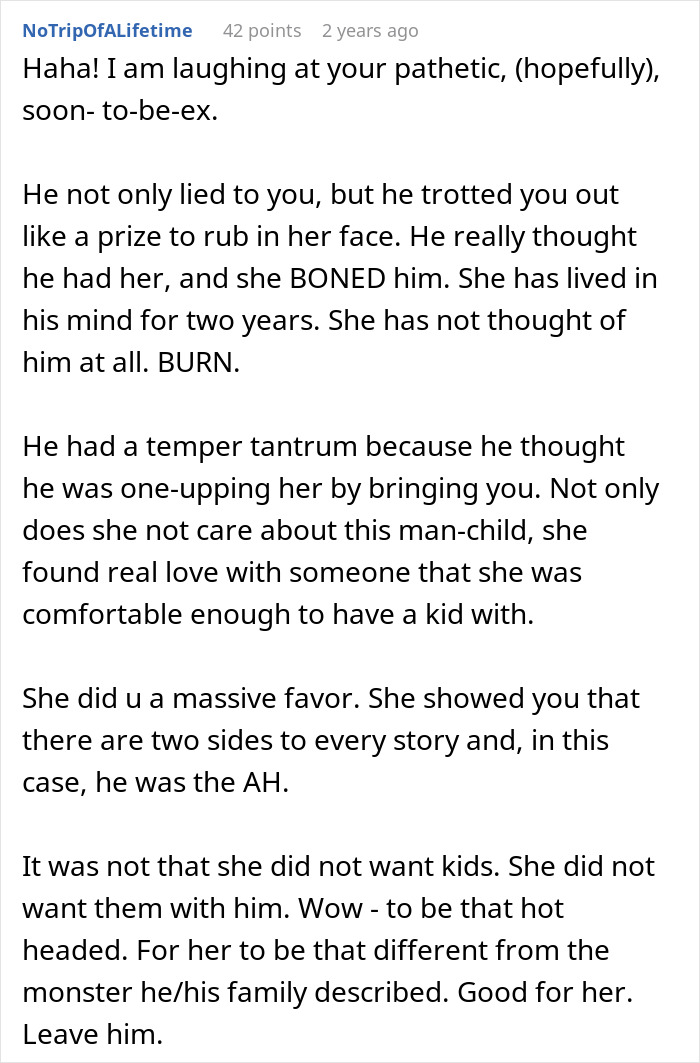 A Reddit post discussing a guy who refuses to sign divorce papers, while his ex has a baby bump.