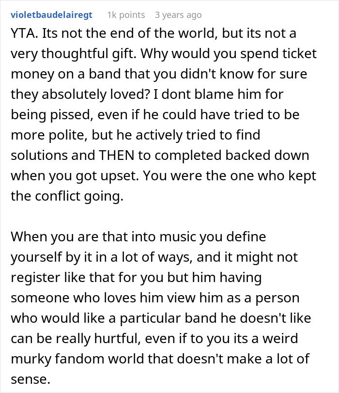 Text post discussing the thoughtful gift of concert tickets and reactions to the boyfriend who loves bands.