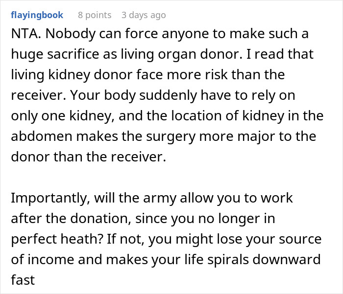 Comment discussing risks of living kidney donation and concerns about health and work after donating to a parent.