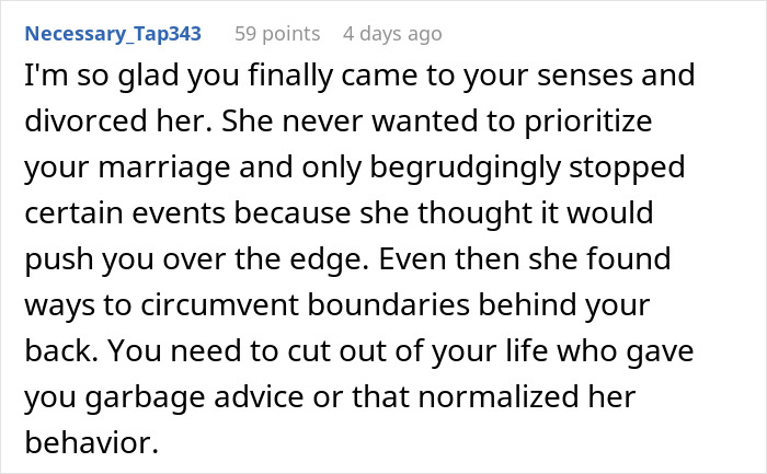 Reddit comment supporting a man after snooping on his wife's phone, discussing her lack of boundaries.