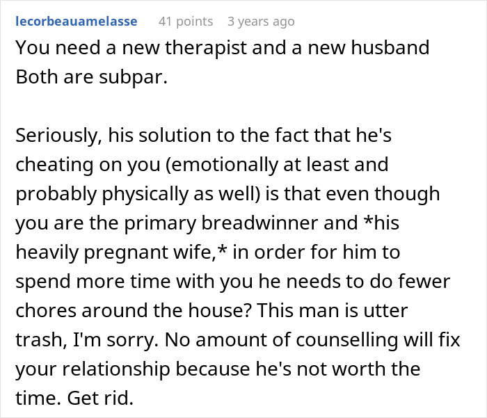 Alt text: Online comment criticizing husband who neglects pregnant wife after choosing his chosen family over her.