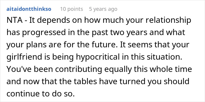 A Reddit comment advises a man to continue contributing equally, as his girlfriend's refusal to split finances is hypocritical.