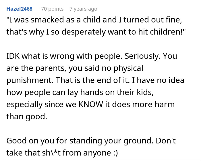 Um comentário do Reddit sobre 'No Hitting', defendendo contra espancamentos em crianças e apoiando as escolhas dos pais.