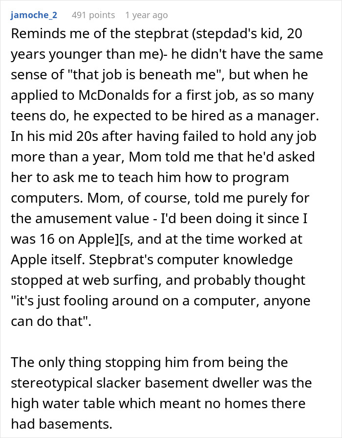 Screenshot of a Reddit comment discussing someone thinking a server job is low but still avoiding asking for money. Screenshot of a Reddit comment discussing someone thinking a server job is low but still avoiding asking for money.