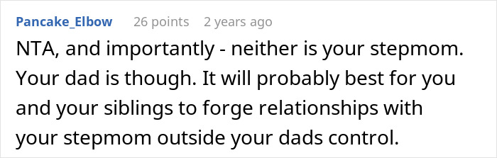 A Reddit comment supporting the teen in the stepparent dynamic, suggesting relationships with stepparents outside dad's control.