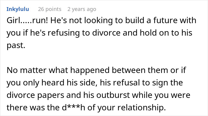 A social media comment advising a woman to leave a man who refuses to sign divorce papers, highlighting refusal to divorce.