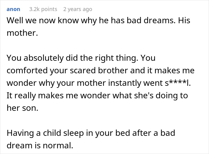 Reddit post text showing comments praising a sister for letting her scared bro sleep in her bed. Mom's reaction to scared bro sleeping in bed.